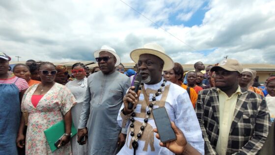 Tiko DO and Mayor inaugurate farm market at Tiko Motor Park